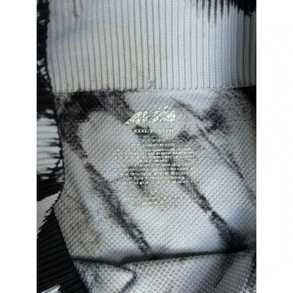 Avia black white